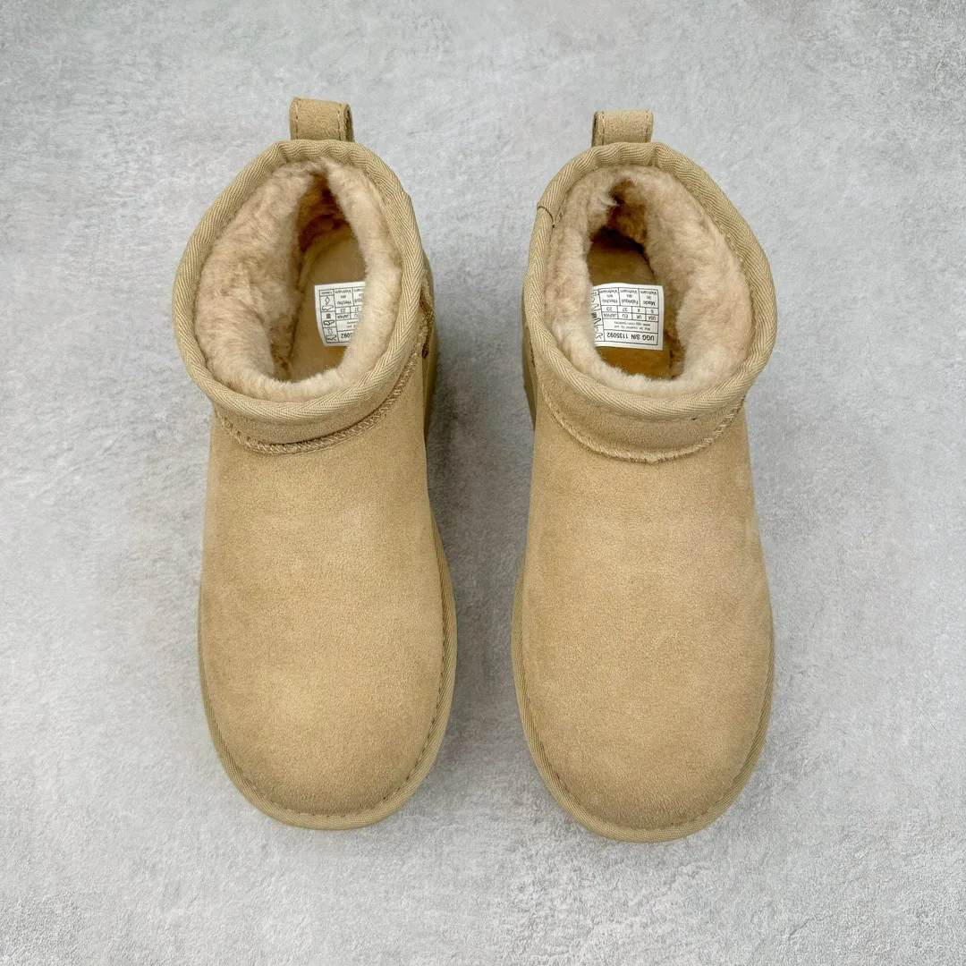 Pick up locally 💰520 UGG 5092 Zhou Dongyu Mini thick-soled autumn and winter sheep fur integrated snow boots. All shoes are made from ZP. Longfeng A-grade Australian imported sheep fur integrated brand OEM production line. Fully follow the ZP process. OEM original pattern maker. Adhering to the principle of no original shoes and no development selection. Pay attention to every detail. The most authentic version on the market. TREADLITE "Light Wing" technology outsole. Lightweight/durable/flexible/pile size: 35 36 37 38 39 40 41 42 Coding: by2936090